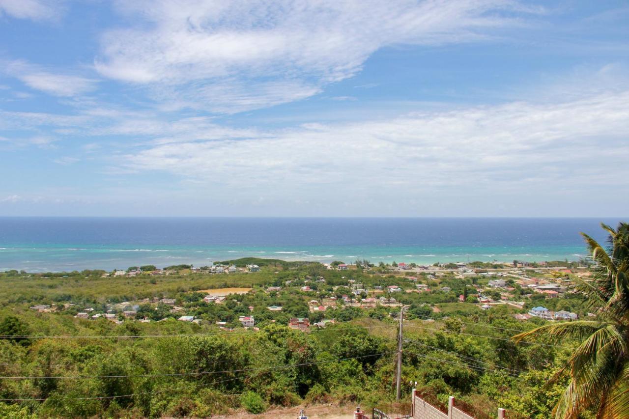 Sunshine Lodge: Your Home Away From Home Montego Bay Exterior photo