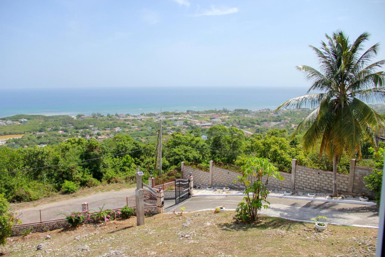 Sunshine Lodge: Your Home Away From Home Montego Bay Exterior photo