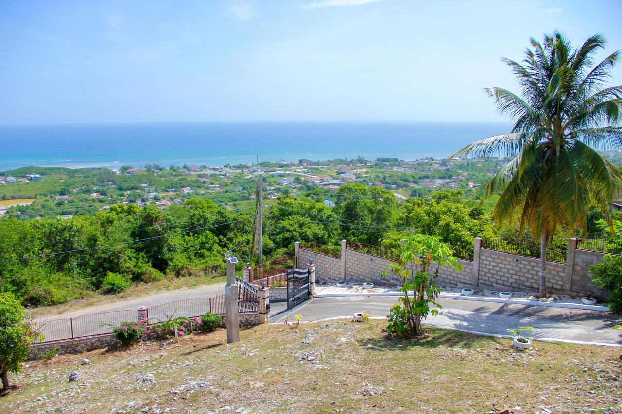 Sunshine Lodge: Your Home Away From Home Montego Bay Exterior photo