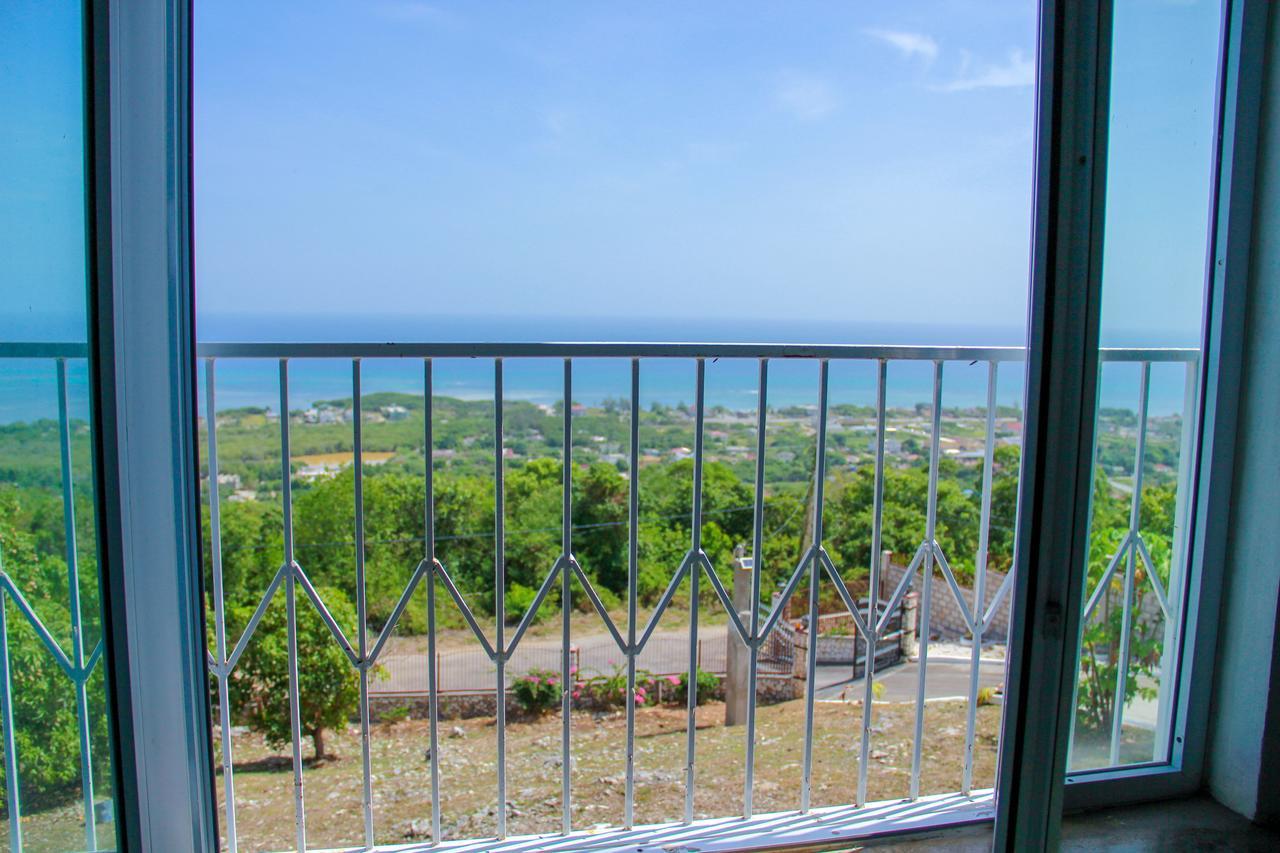Sunshine Lodge: Your Home Away From Home Montego Bay Exterior photo