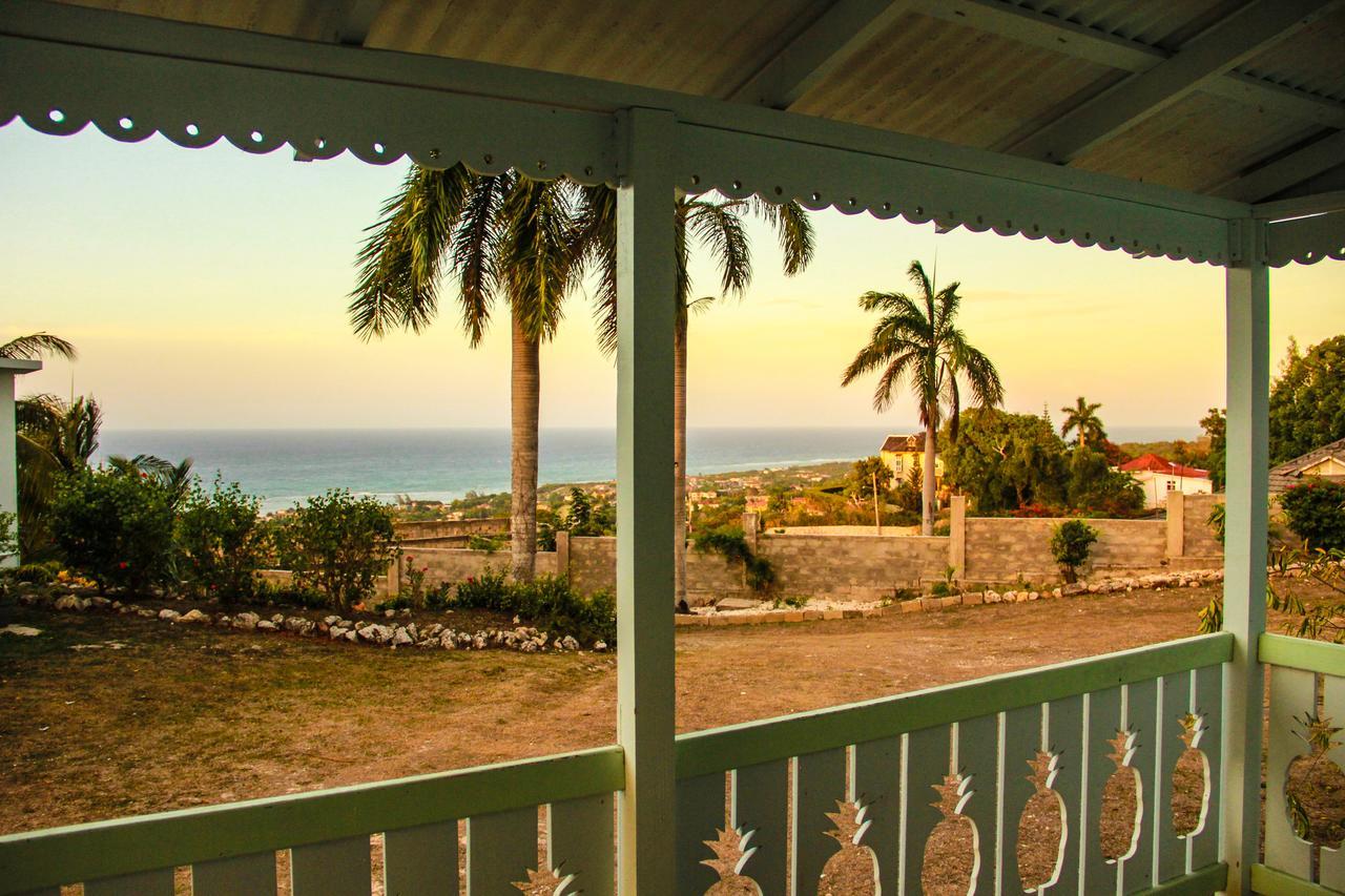 Sunshine Lodge: Your Home Away From Home Montego Bay Exterior photo