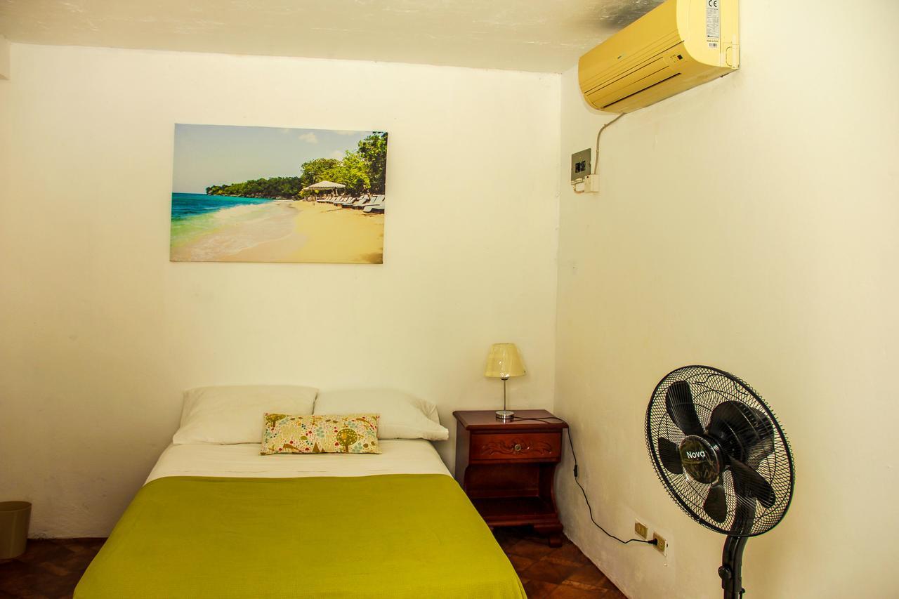 Sunshine Lodge: Your Home Away From Home Montego Bay Exterior photo